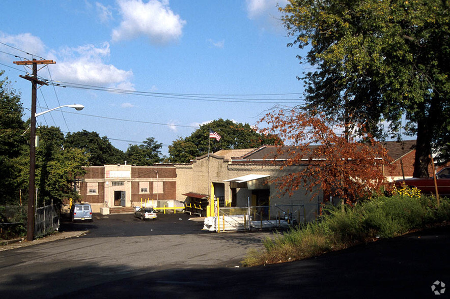 Primary Photo Of 1109 Grand Ave, North Bergen Warehouse For Lease