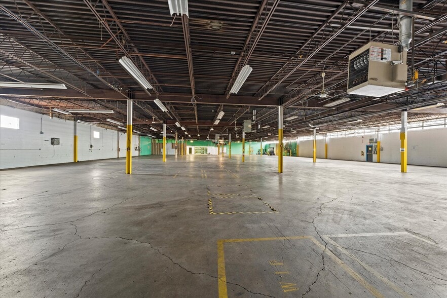 More Photos Of 1701 Shepherd, Windsor Manufacturing For Lease