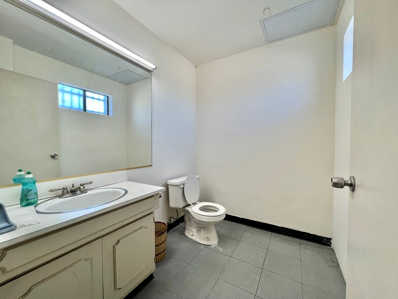 More Photos Of 14620 Novice St, Panorama City Warehouse For Sale