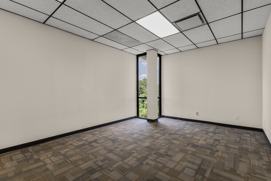 More Photos Of 6900 Anderson Blvd, Fort Worth Office For Sale