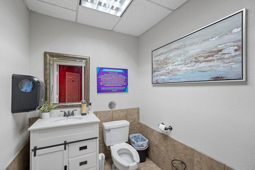 More Photos Of 4250 I-30 E, Rockwall Showroom For Sale