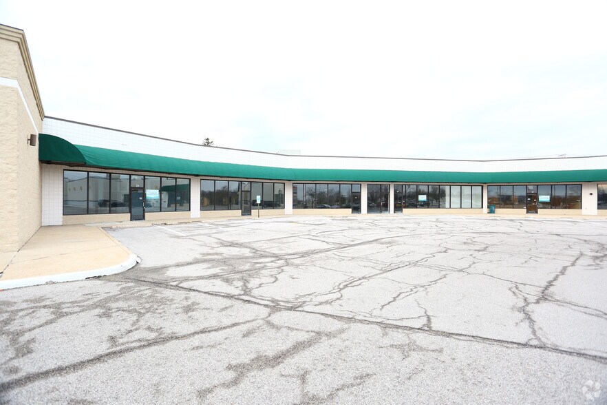 More Photos Of 1-125 Plaza Dr, Fairview Heights Storefront For Lease