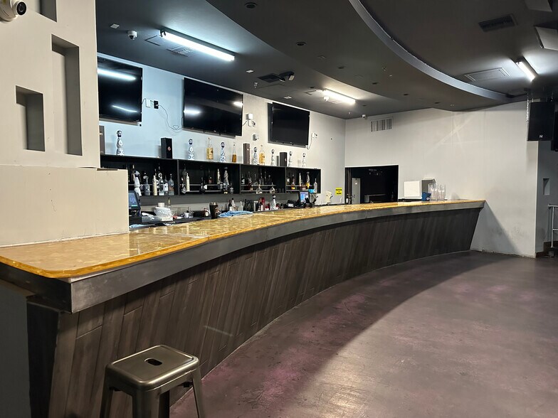 Primary Photo Of 4636 Wynn Rd, Las Vegas Health Club For Sale