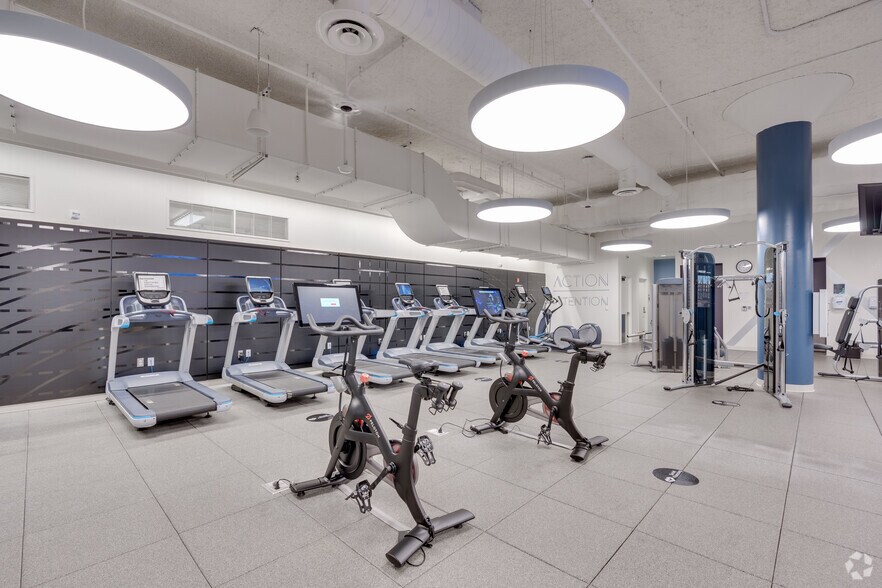 More Photos Of 1330 W Fulton St, Chicago Office For Lease