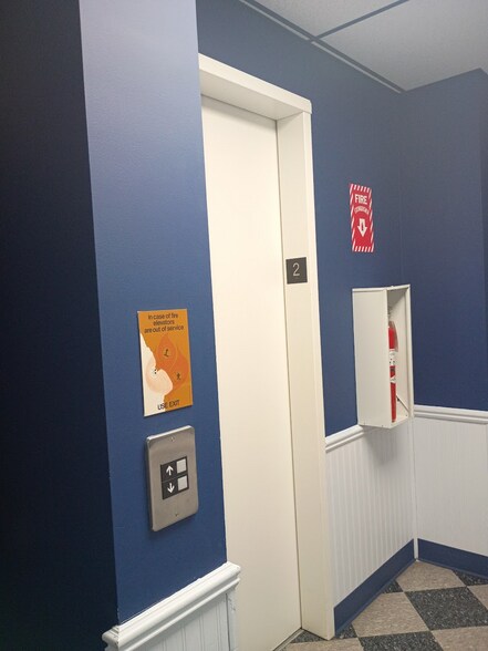 More Photos Of 40 Monument Sq, Urbana Storefront Retail Office For Lease