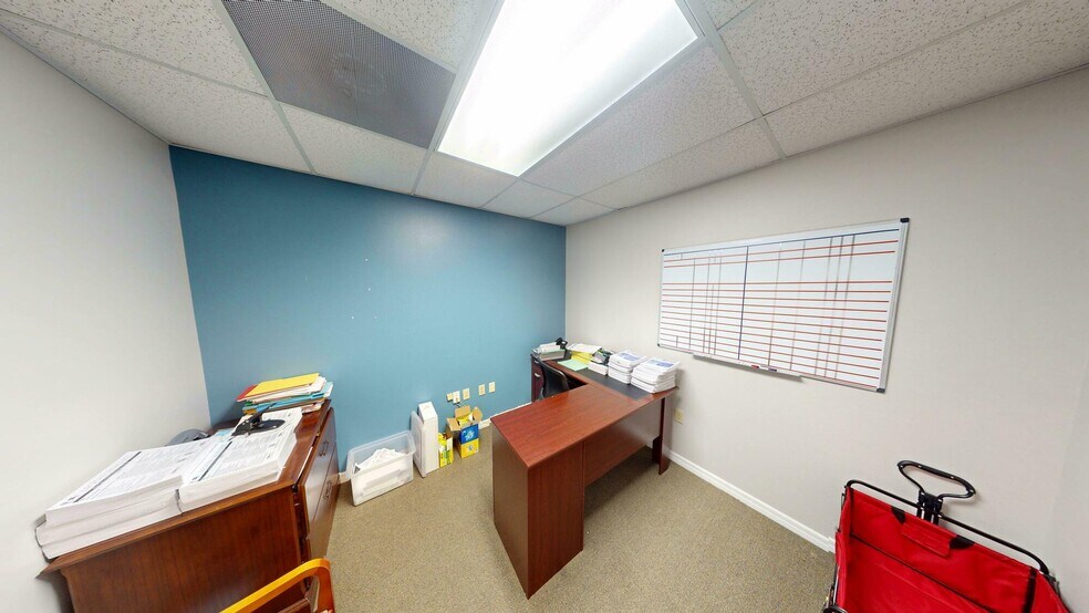 More Photos Of 32644 Blossom ln, Leesburg Office For Sale