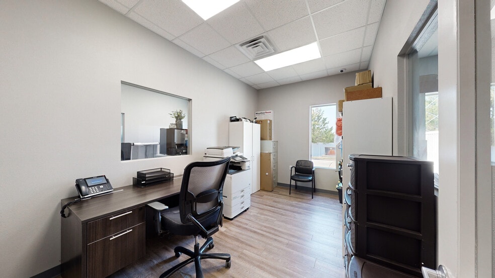 More Photos Of 1003 N Earl Rudder Fwy, Bryan Office For Sale