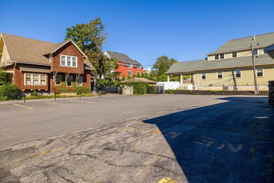 More Photos Of 52 Highland St, Worcester Office For Lease