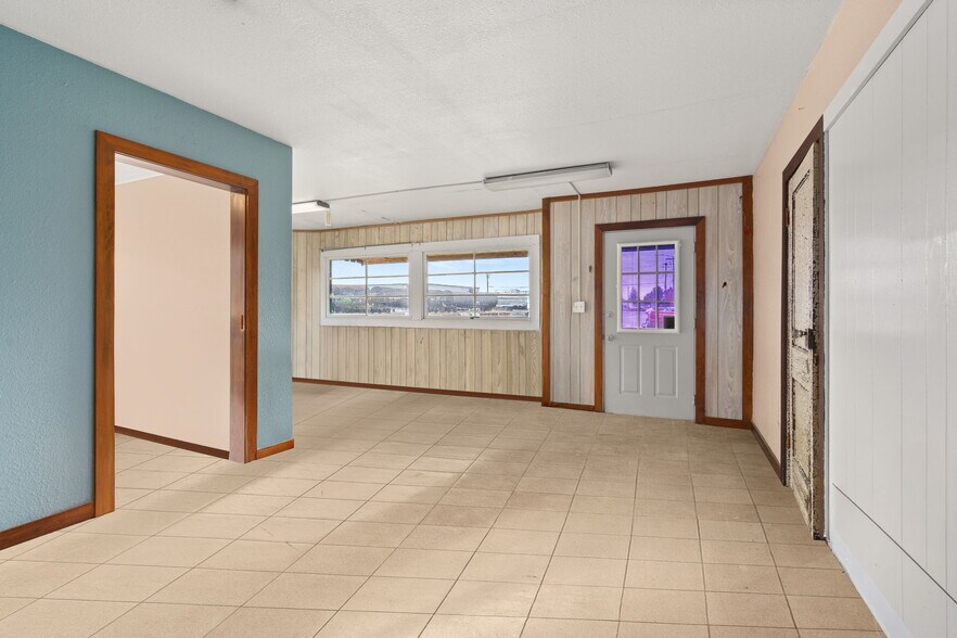 More Photos Of 614 NW Folsom St, Chehalis Office Residential For Sale