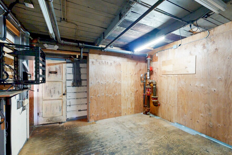 More Photos Of 5862-5872 Doyle St, Emeryville Restaurant For Sale