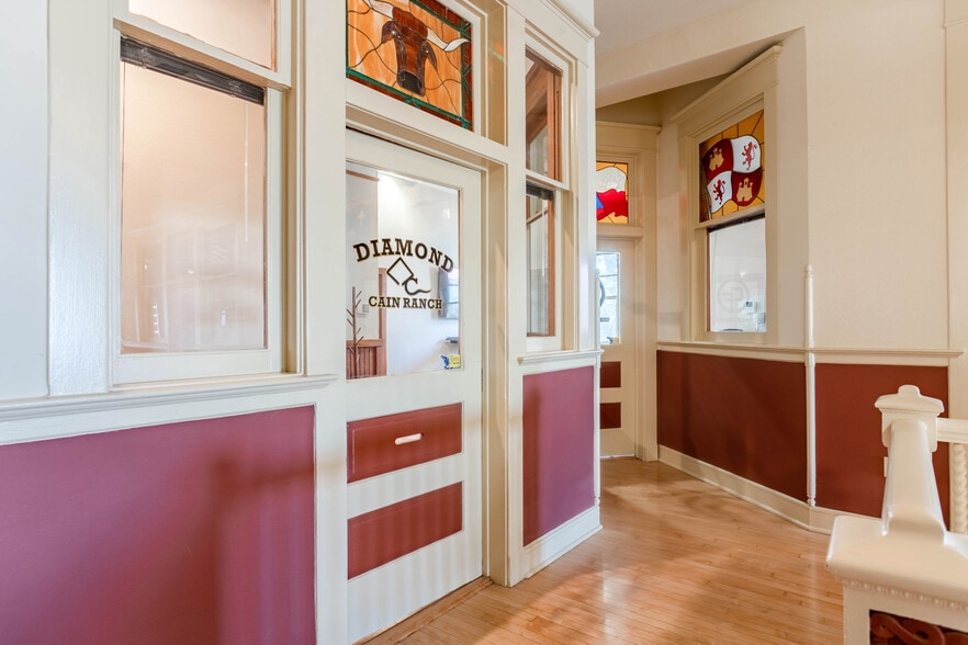 More Photos Of 131 E Exchange Ave, Fort Worth Office Residential For Lease