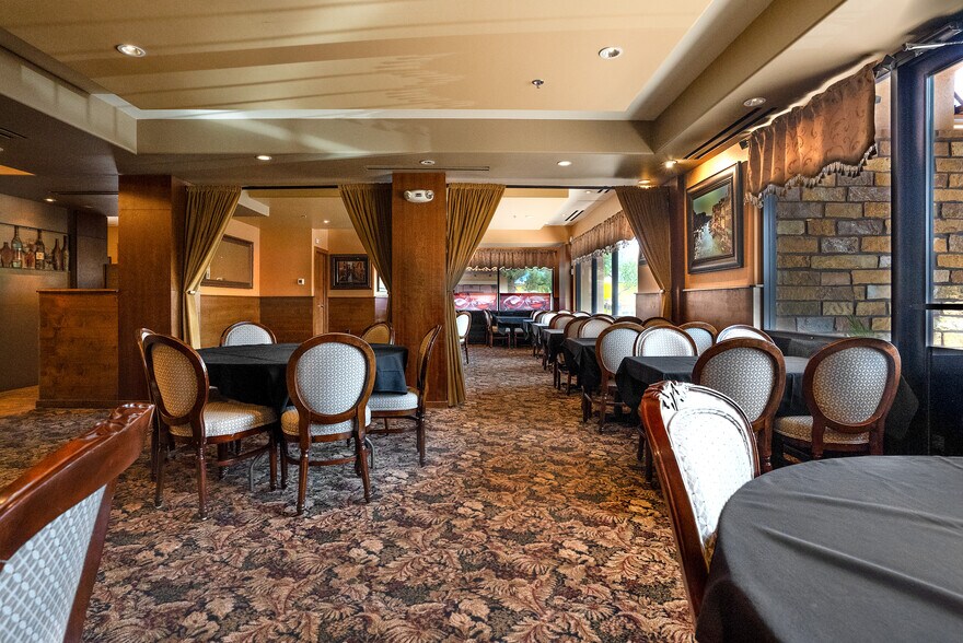 More Photos Of 10434 E Jomax Rd, Scottsdale Restaurant For Sale