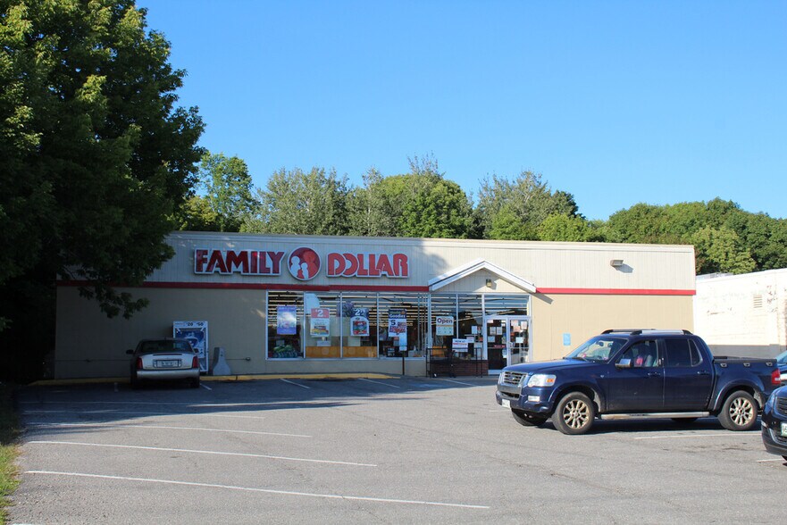 More Photos Of 197 Park St, Rockland Freestanding For Lease