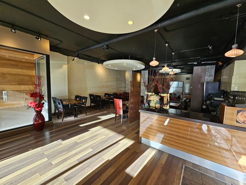 More Photos Of 3313 30 Av, Vernon Restaurant For Sale