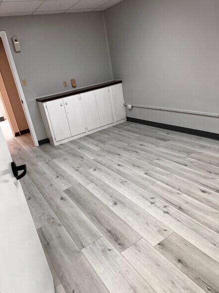 More Photos Of 1401 Applewood Dr, Dalton Medical For Lease