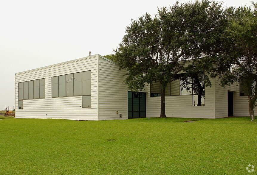 More Photos Of 1733 N Padre Island Dr, Corpus Christi Research And Development For Lease
