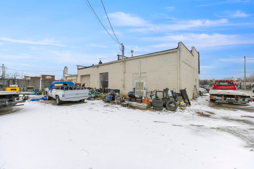 More Photos Of 17310 E 9 Mile Rd, Eastpointe Freestanding For Sale