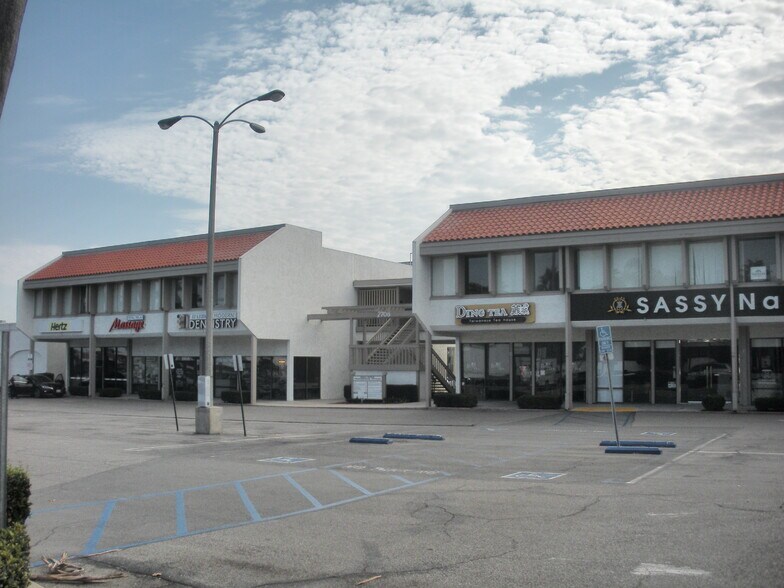 More Photos Of 2706 Harbor Blvd, Costa Mesa Storefront Retail Office For Lease