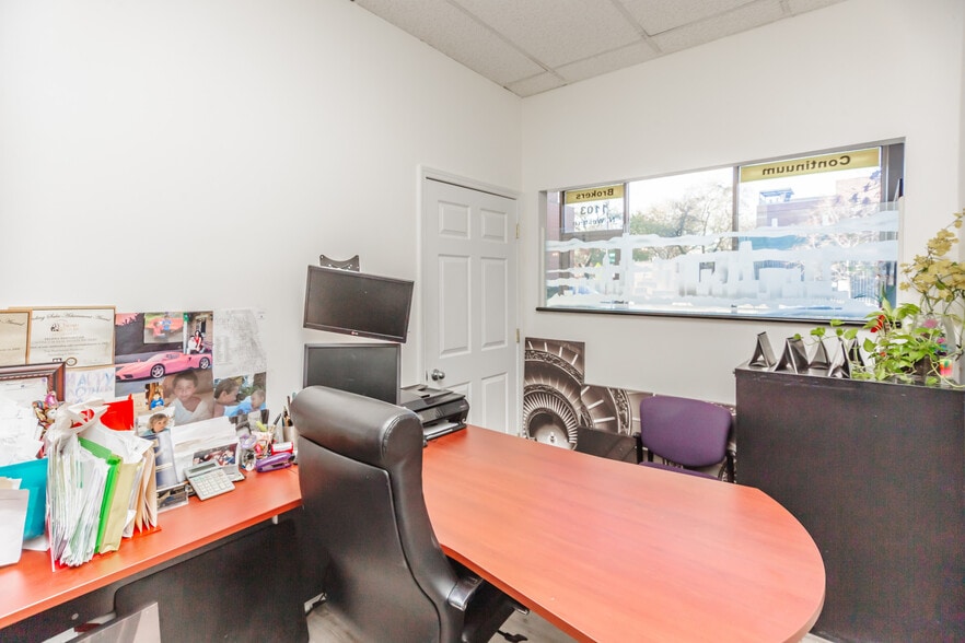 More Photos Of 1103 N Western Ave, Chicago Storefront Retail Office For Lease