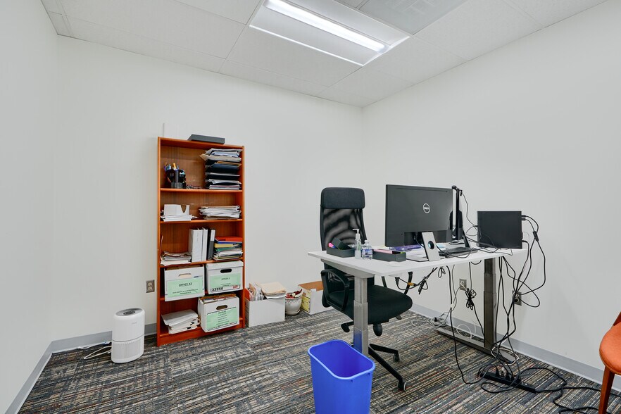 More Photos Of 11 Center Pl, Dundalk Office For Sale