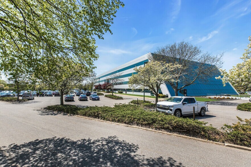 More Photos Of 1000 Woodbury Rd, Woodbury Office For Lease
