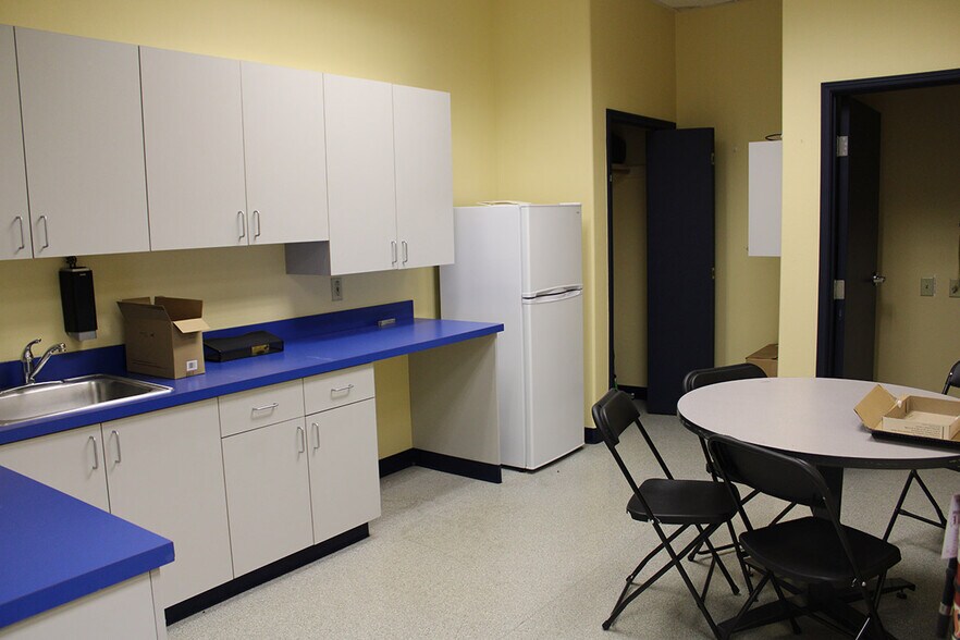 More Photos Of 9470 W Sahara Ave, Las Vegas Freestanding For Lease