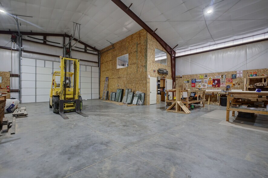 More Photos Of 14079 SW Commercial Loop Rd, Terrebonne Warehouse For Sale