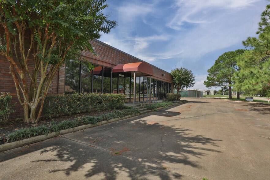 More Photos Of 16850 Diana Ln, Houston Loft Creative Space For Sale