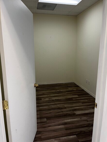 More Photos Of 11815 NE Highway 99, Vancouver Storefront Retail Office For Lease