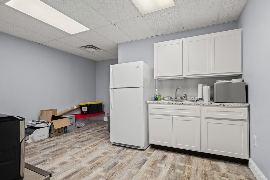 More Photos Of 622 Collins Dr, Festus Warehouse For Sale