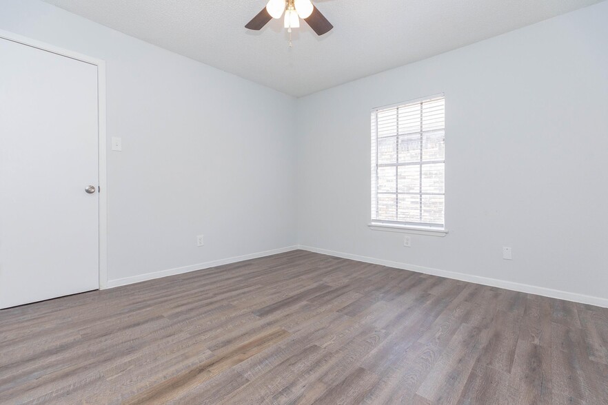 More Photos Of 6768 Renwick Dr, Houston Apartments For Sale