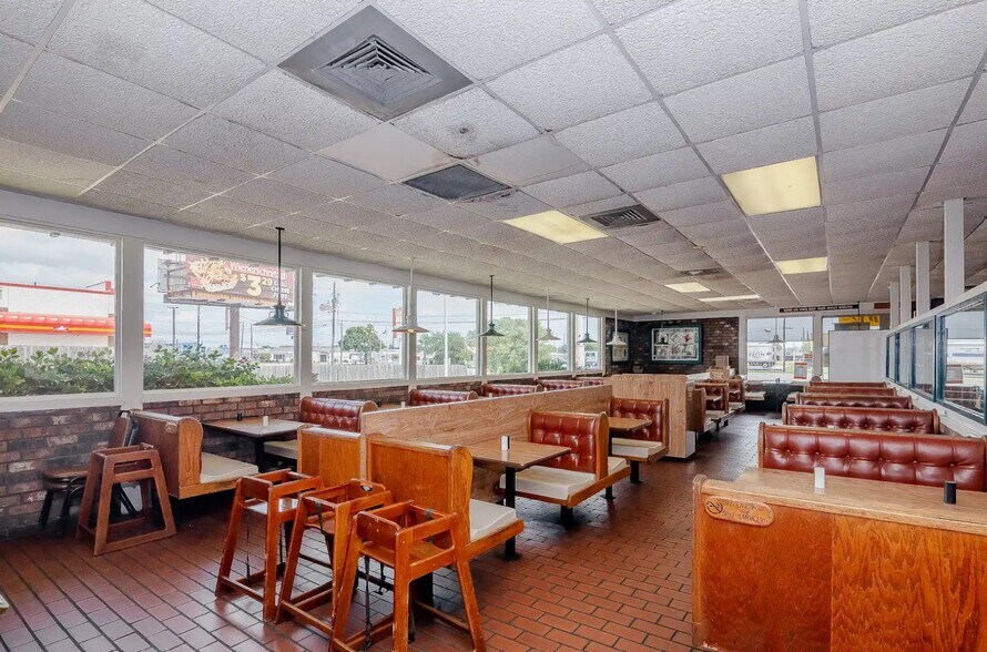 More Photos Of 4201 N Navarro St, Victoria Fast Food For Sale