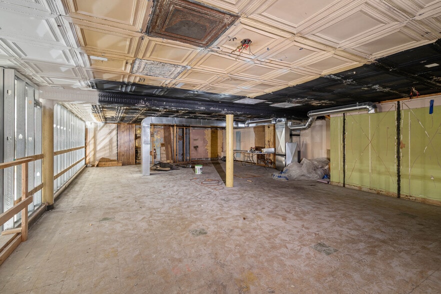 More Photos Of 1309 Tower Ave, Superior Restaurant For Sale