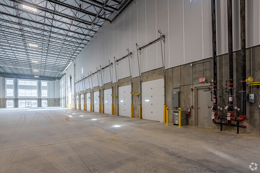 More Photos Of 400 Trey St, Jeffersonville Distribution For Lease