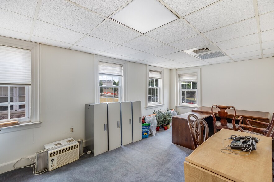 1 Lewis St, Hartford, CT 06103 Office For Lease