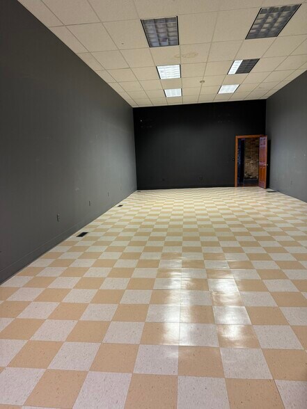 More Photos Of 700 S Main St, Elkhart Storefront Retail Residential For Lease