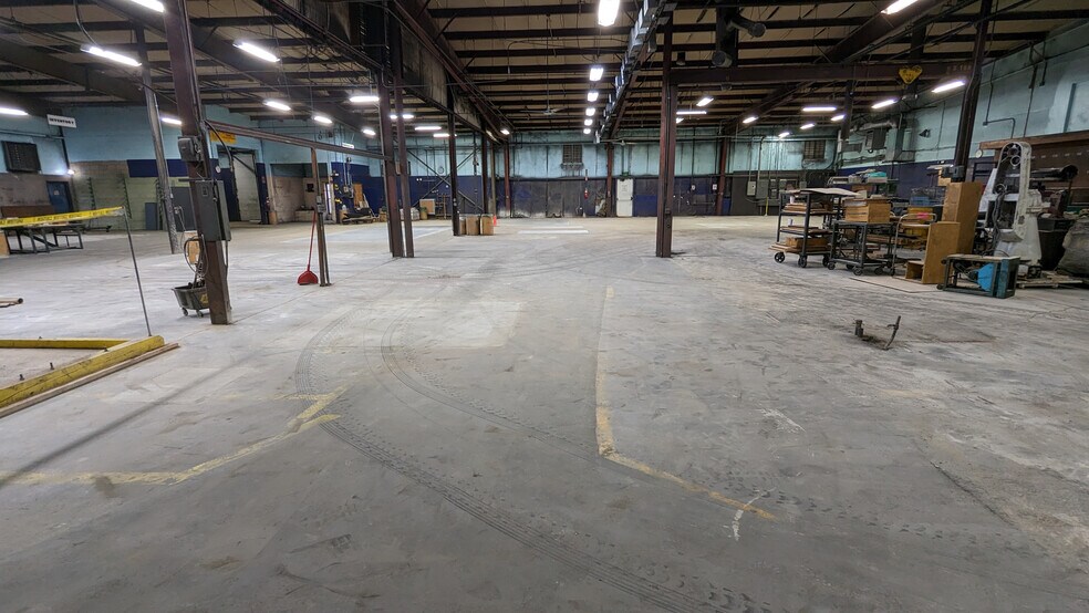 More Photos Of 5 Heritage Park, Clinton Manufacturing For Lease