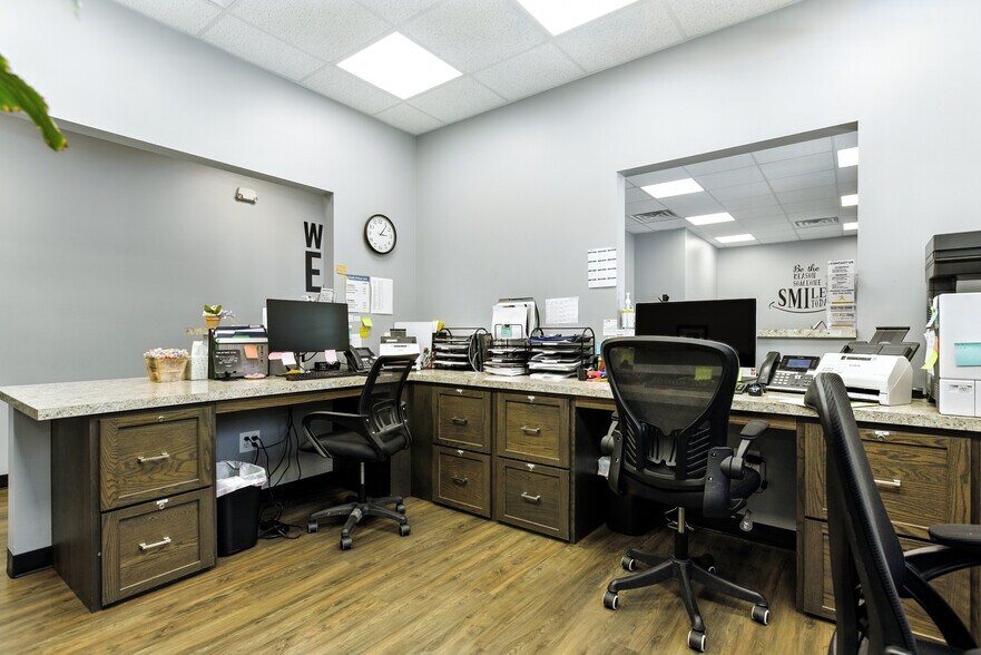 More Photos Of 2221 John Williams Blvd, Bedford Office For Sale