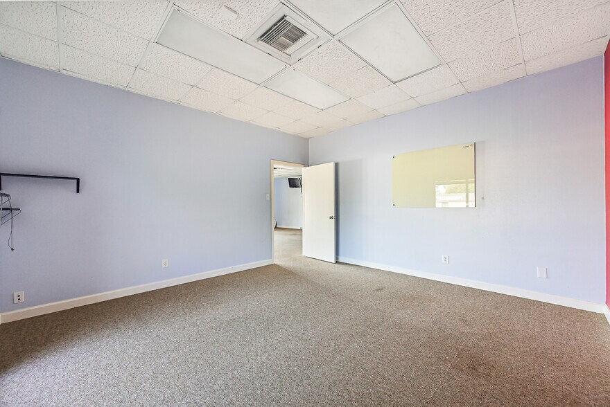 More Photos Of 5001 Broadway St, Pearland Office For Lease