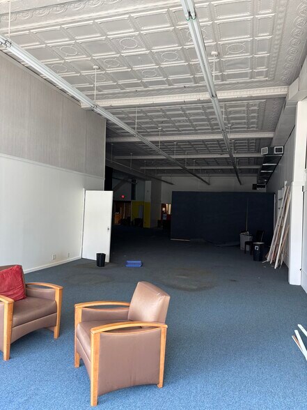 More Photos Of 121 W Walnut St, Rogers Storefront Retail Office For Sale