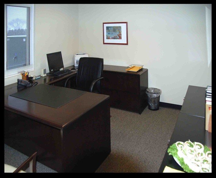 More Photos Of 7025-7035 Veterans Blvd, Burr Ridge Office For Sale