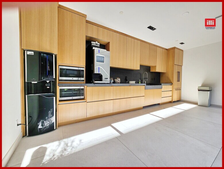 More Photos Of 5121 Van Nuys Blvd, Sherman Oaks Office Residential For Lease