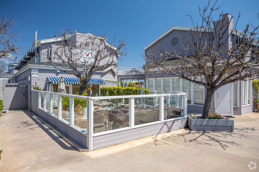 More Photos Of 2907 Shelter Island Dr, San Diego Storefront Retail Office For Lease