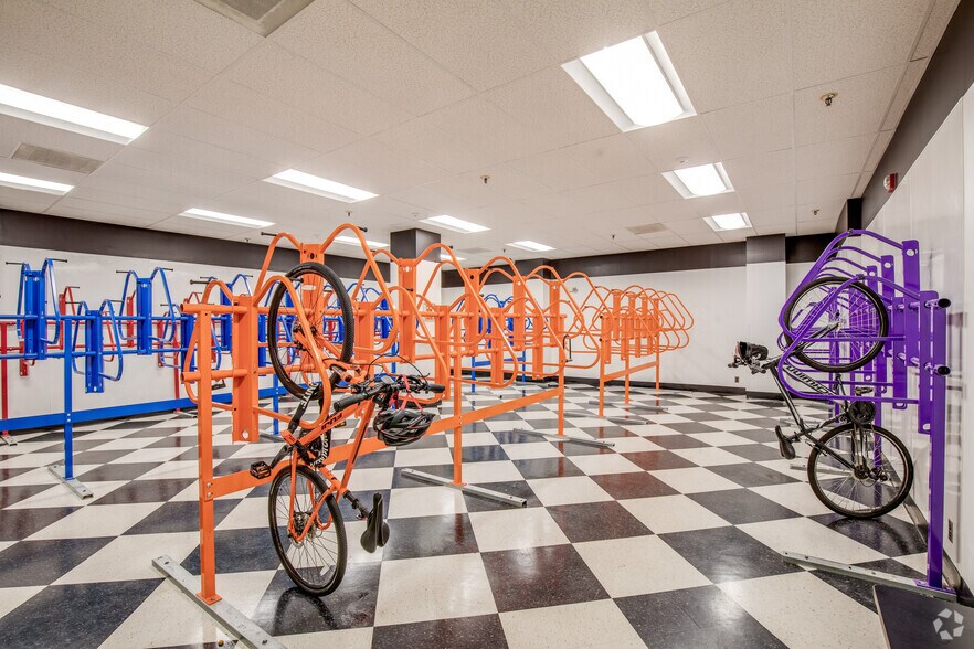 More Photos Of 100 S Charles St, Baltimore Office For Lease