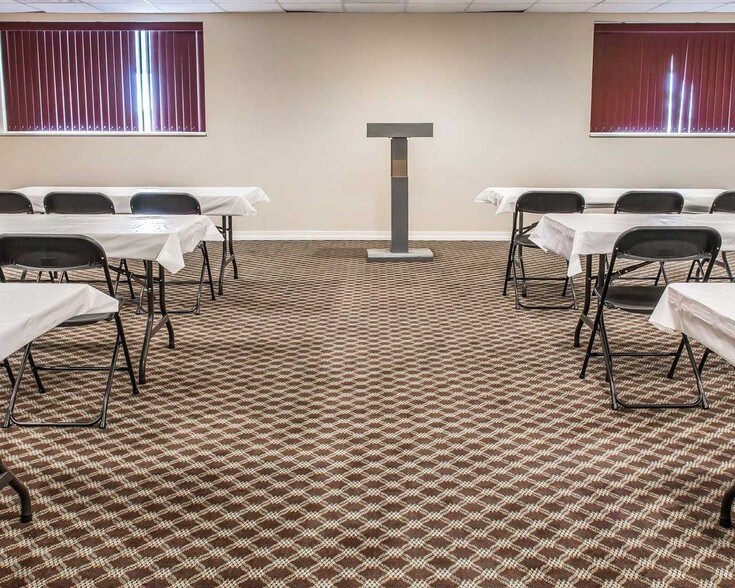 More Photos Of 6285 Westside Saginaw Rd, Bay City Hotel For Sale