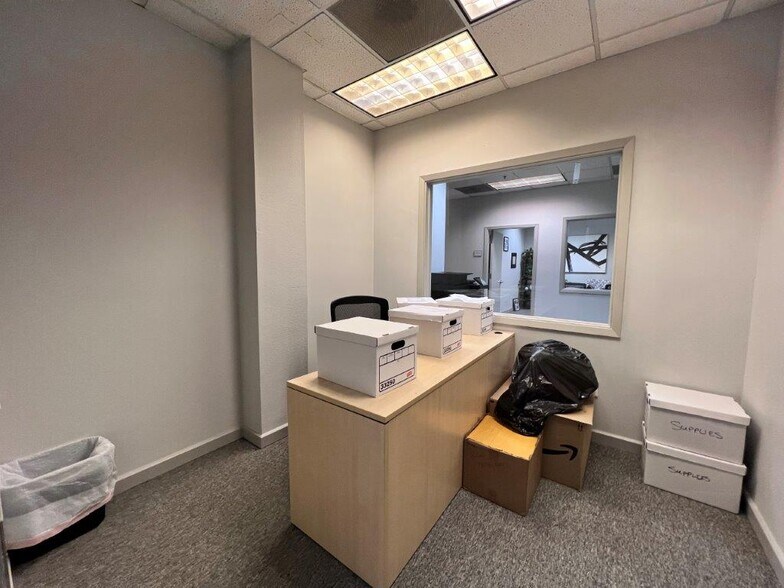 More Photos Of 415 Knollcrest Dr, Redding Office For Sale