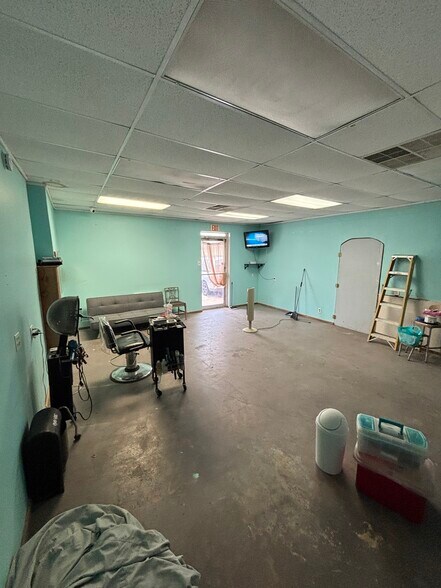 More Photos Of 22745 Highway 16 S, Von Ormy General Retail For Sale