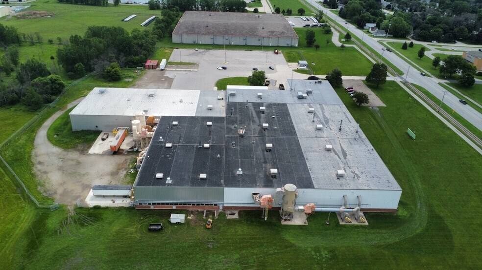 More Photos Of 2510 19th St SW, Mason City Manufacturing For Sale