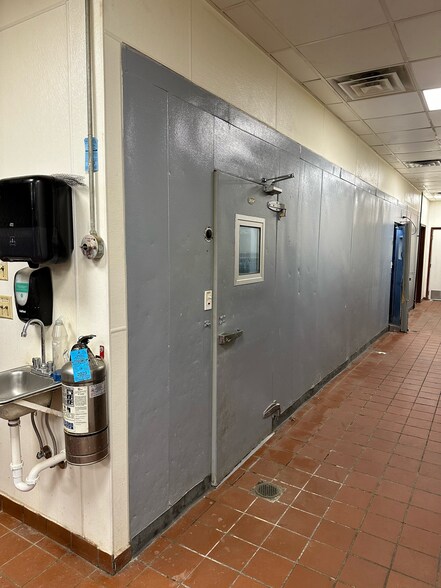 More Photos Of 102 E Park St, Taylorville Freestanding For Sale