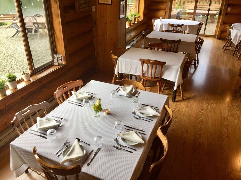 More Photos Of 8428 British Columbia 24, Lone Butte Hotel For Sale